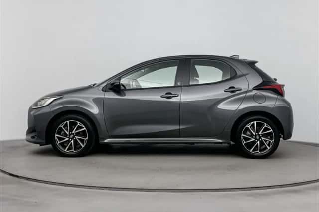 Toyota Yaris (2023) thumbnail 3