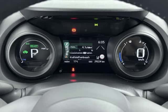 Toyota Yaris (2023) thumbnail 5