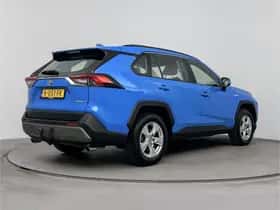 Toyota RAV4 (2021) thumbnail 2