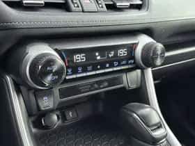 Toyota RAV4 (2021) thumbnail 9