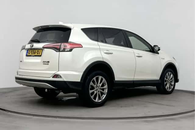 Toyota RAV4 (2016) thumbnail 2