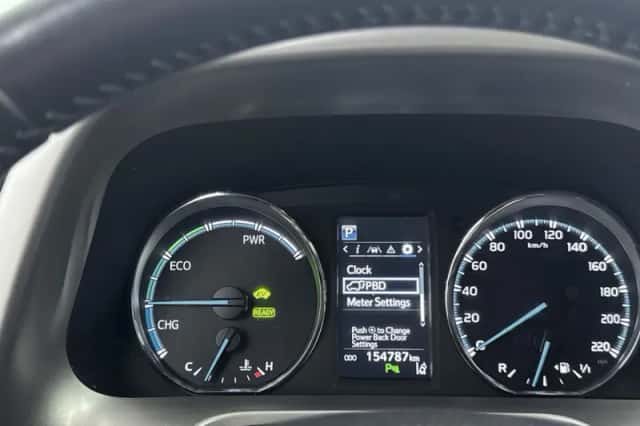 Toyota RAV4 (2016) thumbnail 5
