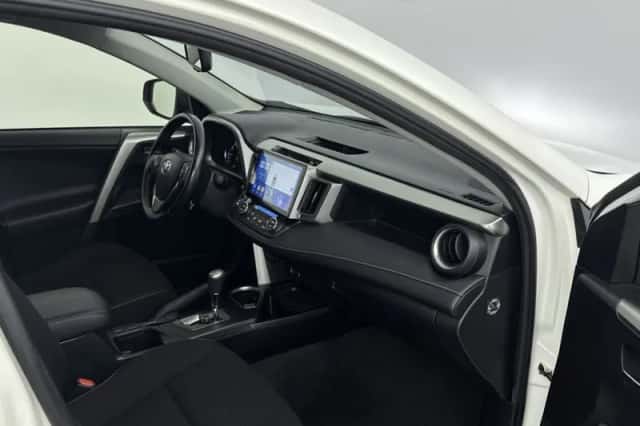 Toyota RAV4 (2016) thumbnail 6