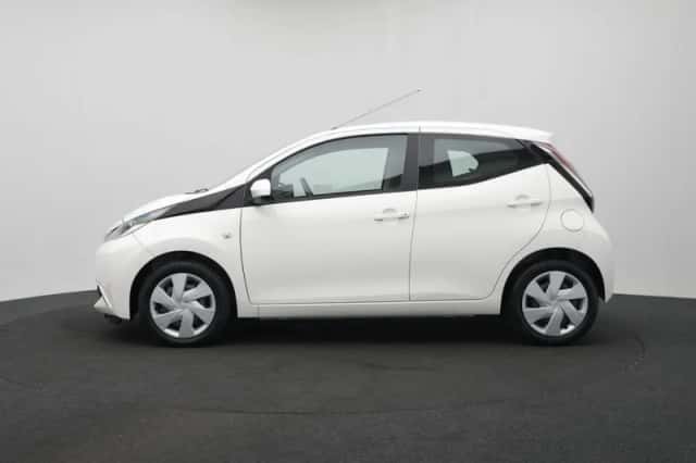 Toyota Aygo (2017) thumbnail 3