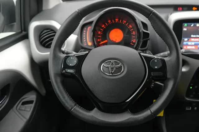 Toyota Aygo (2017) thumbnail 5