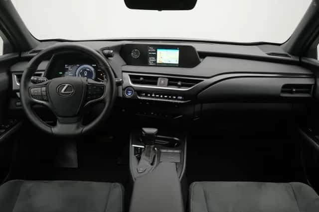 Lexus UX (2020) thumbnail 4