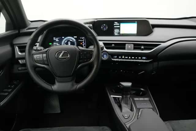 Lexus UX (2020) thumbnail 5