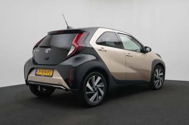 Toyota Aygo (2022) thumbnail 2