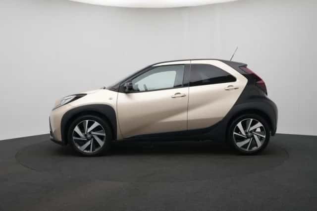 Toyota Aygo (2022) thumbnail 3