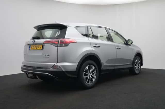 Toyota RAV4 (2017) thumbnail 2
