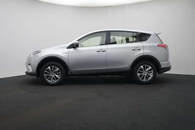 Toyota RAV4 (2017) thumbnail 3