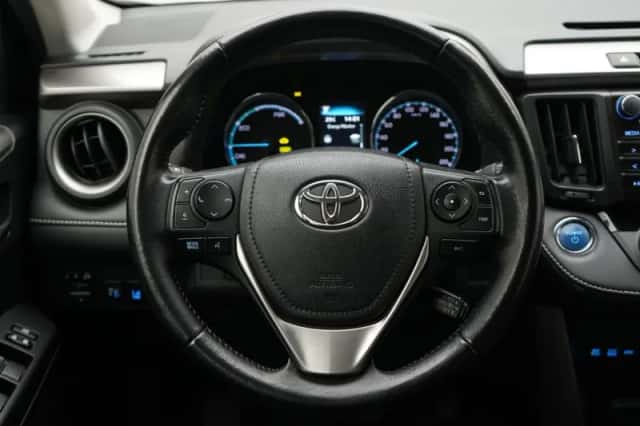 Toyota RAV4 (2017) thumbnail 5