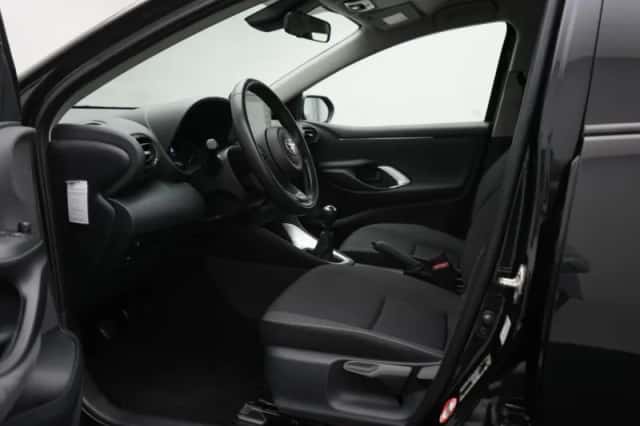 Toyota Yaris (2021) thumbnail 4