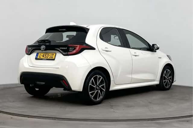 Toyota Yaris (2021) thumbnail 2