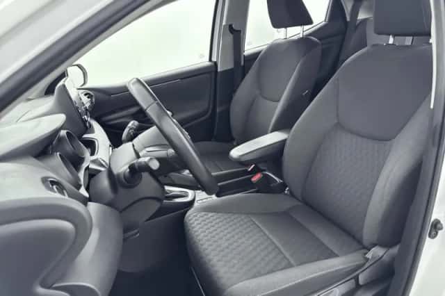 Toyota Yaris (2021) thumbnail 4