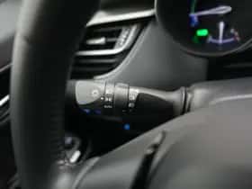 Toyota C-HR (2023) thumbnail 17