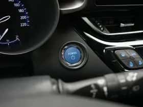 Toyota C-HR (2023) thumbnail 24