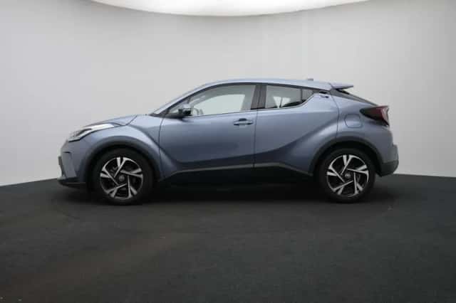 Toyota C-HR (2023) thumbnail 3