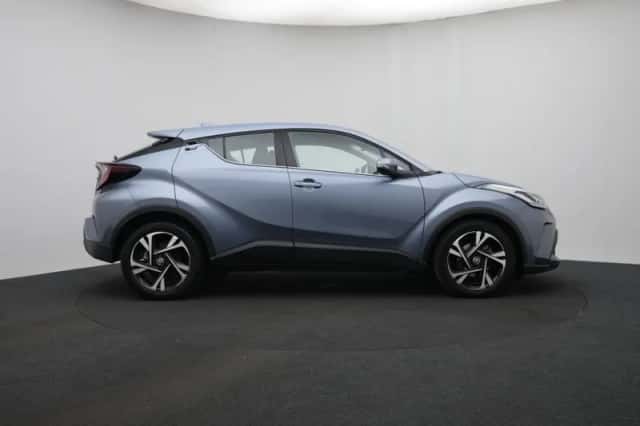 Toyota C-HR (2023) thumbnail 4