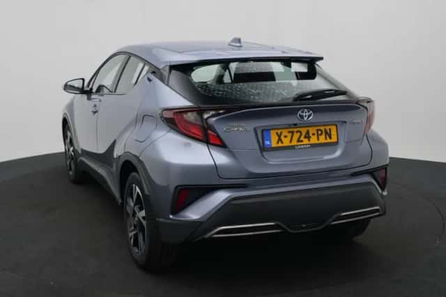 Toyota C-HR (2023) thumbnail 5