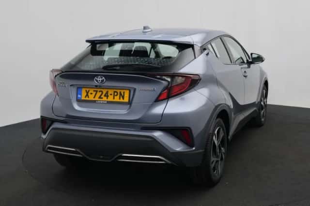 Toyota C-HR (2023) thumbnail 6
