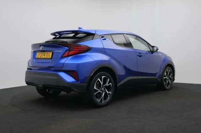 Toyota C-HR (2020) thumbnail 2