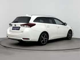 Toyota Auris (2018) thumbnail 2