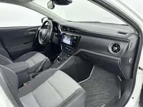 Toyota Auris (2018) thumbnail 6