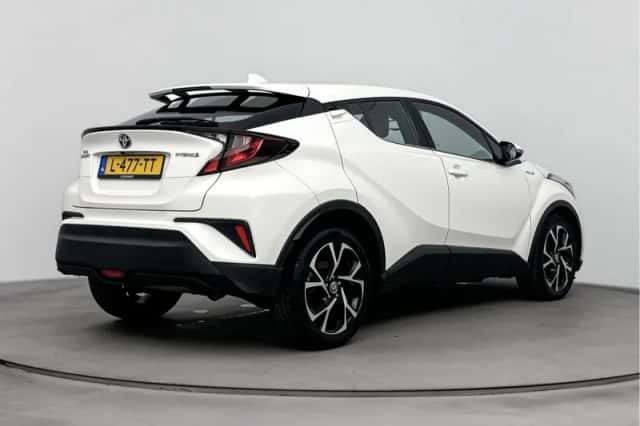 Toyota C-HR (2021) thumbnail 2