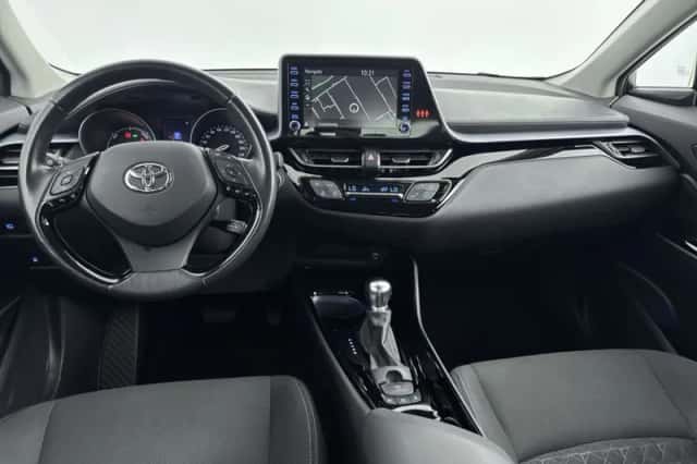 Toyota C-HR (2021) thumbnail 4