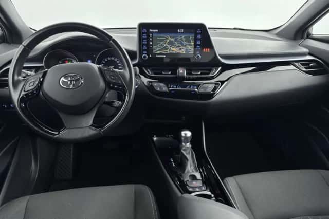 Toyota C-HR (2022) thumbnail 4