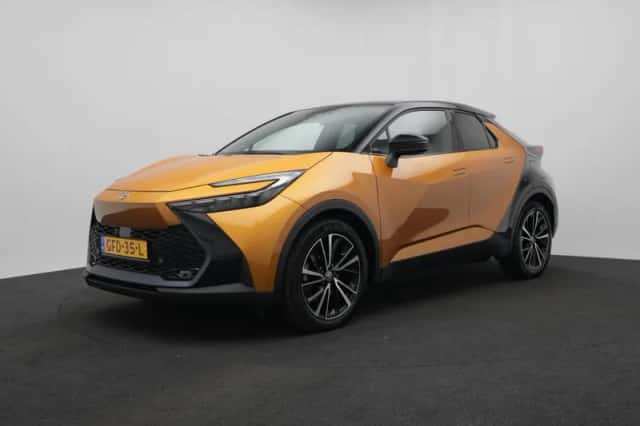 Toyota C-HR (2024) thumbnail 1