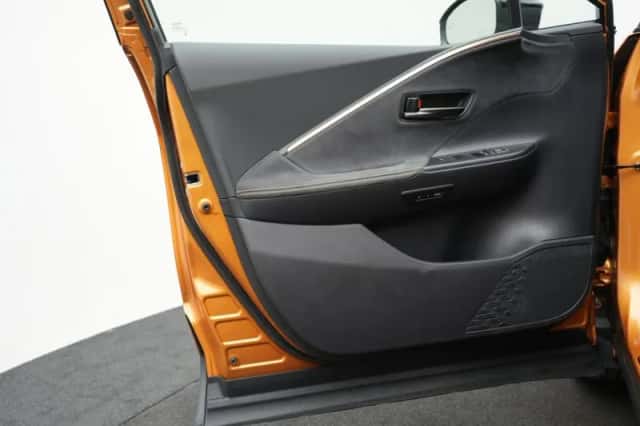 Toyota C-HR (2024) thumbnail 6