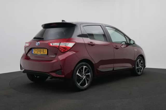 Toyota Yaris (2020) thumbnail 2