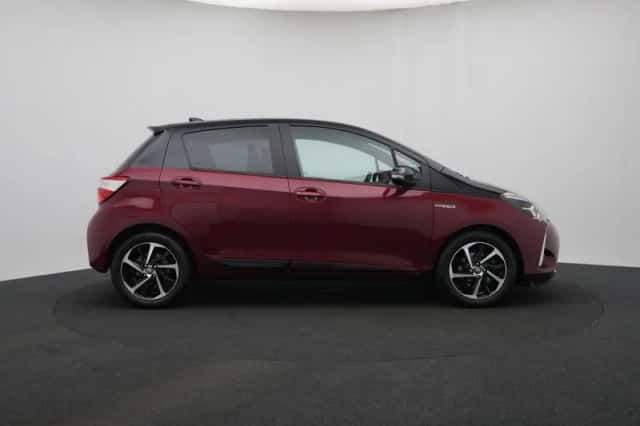 Toyota Yaris (2020) thumbnail 5