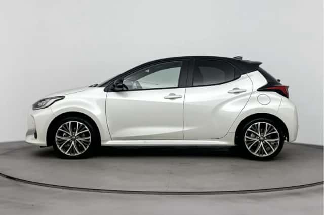 Toyota Yaris (2024) thumbnail 3