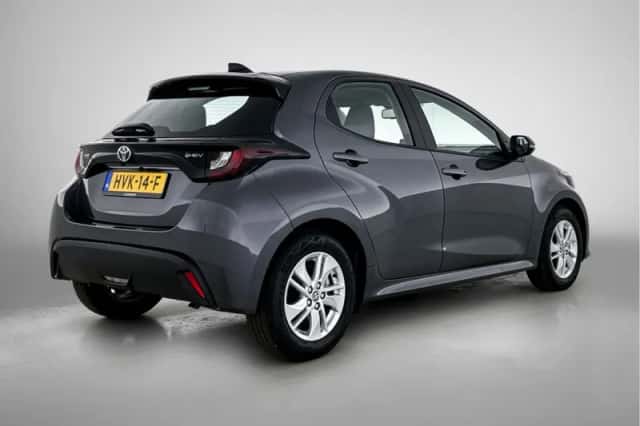 Toyota Yaris (2025) thumbnail 2