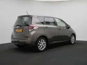 Toyota Verso-S (2016) thumbnail 2