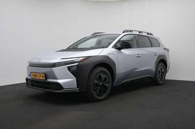 Toyota bZ4X (2026) thumbnail 1
