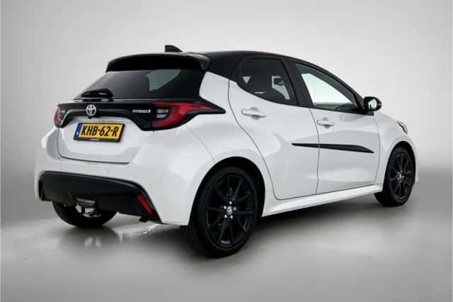 Toyota Yaris (2023) thumbnail 2
