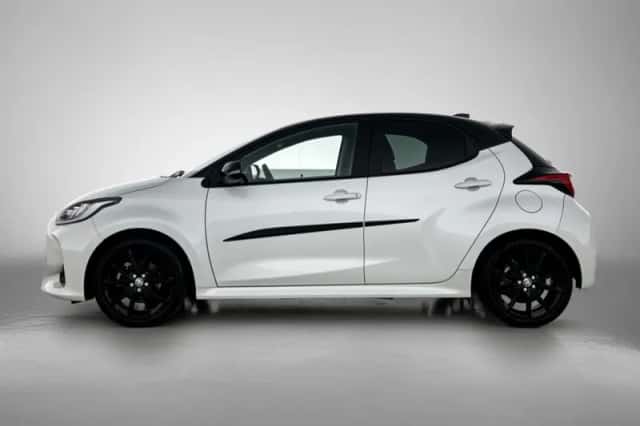 Toyota Yaris (2023) thumbnail 3