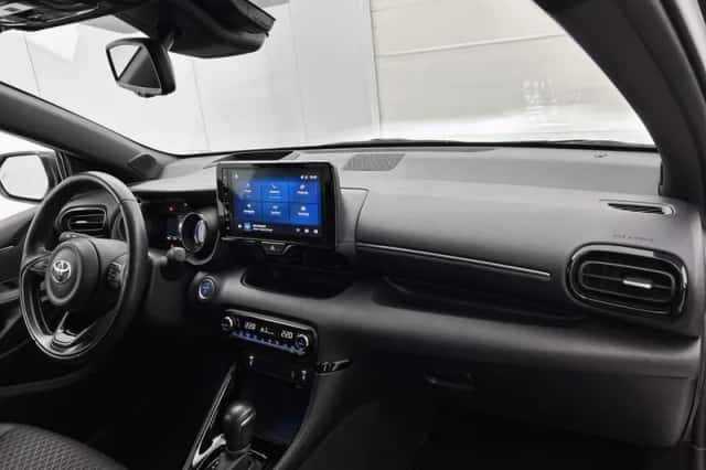 Toyota Yaris (2023) thumbnail 6