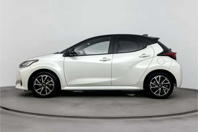 Toyota Yaris (2022) thumbnail 3