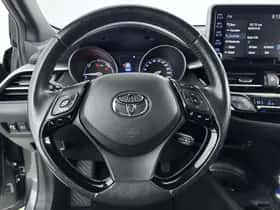 Toyota C-HR (2021) thumbnail 5