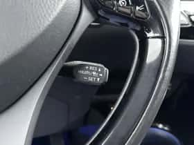 Toyota C-HR (2020) thumbnail 16