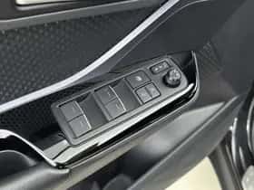 Toyota C-HR (2020) thumbnail 22