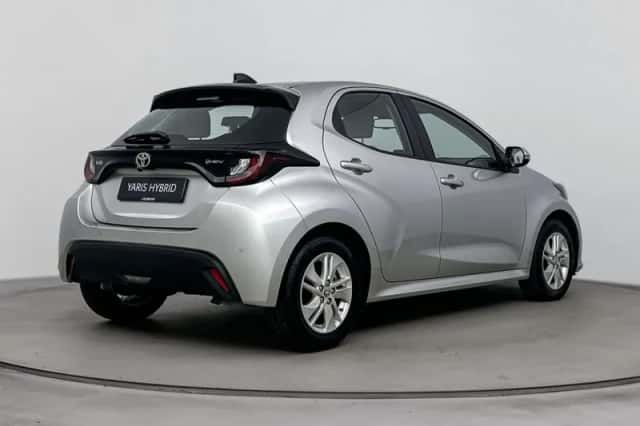 Toyota Yaris (2025) thumbnail 2