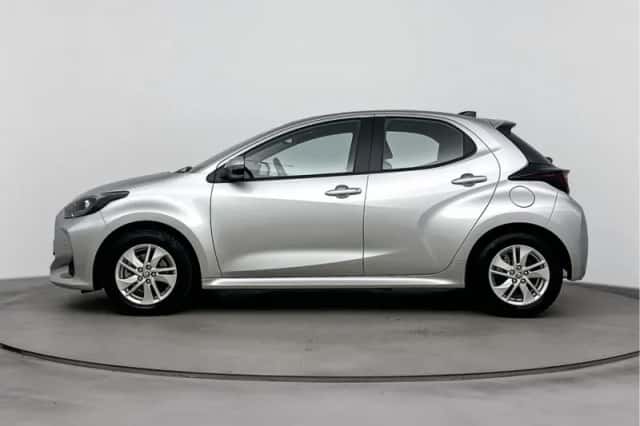 Toyota Yaris (2025) thumbnail 3