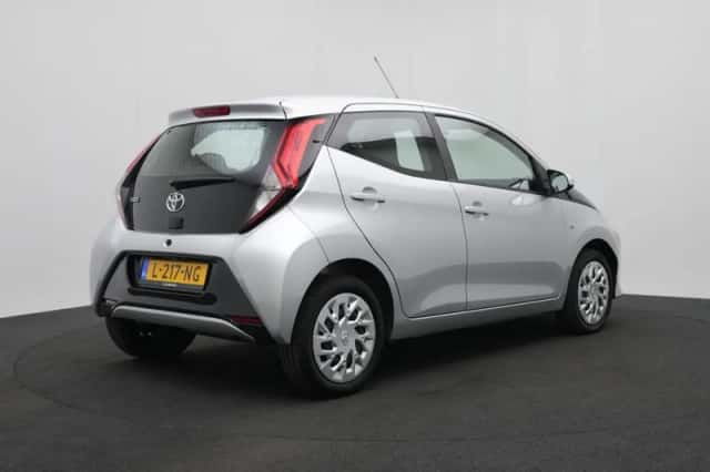 Toyota Aygo (2021) thumbnail 2
