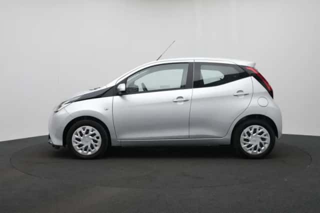 Toyota Aygo (2021) thumbnail 3